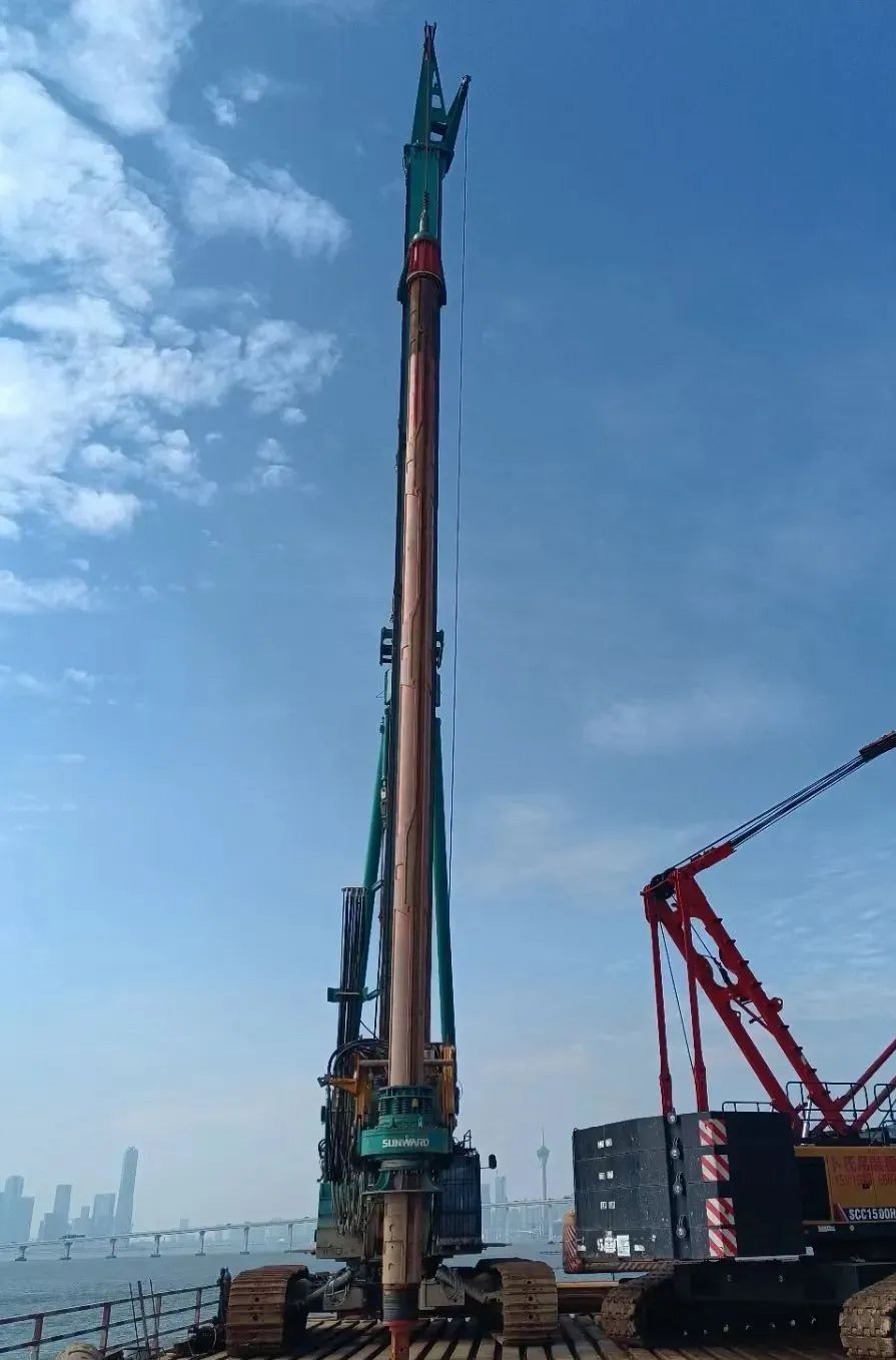 乘风破浪的旋挖钻机！尊龙凯时官网网址智能助建澳氹第四跨海大桥