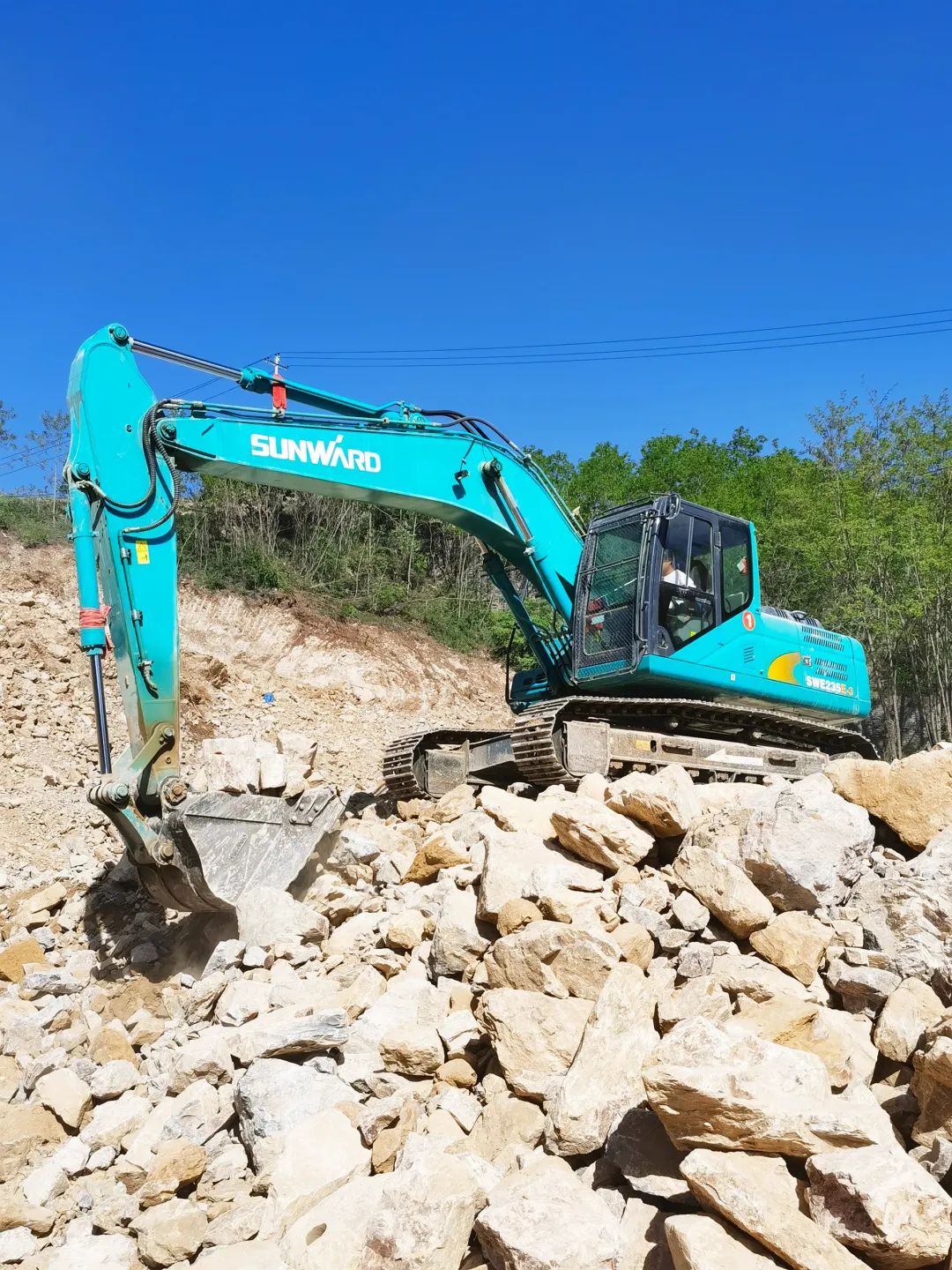 三员尊龙凯时官网网址挖机“悍将”收服“铁粉”一枚，凭什么？