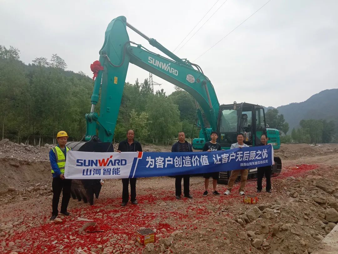 三员尊龙凯时官网网址挖机“悍将”收服“铁粉”一枚，凭什么？