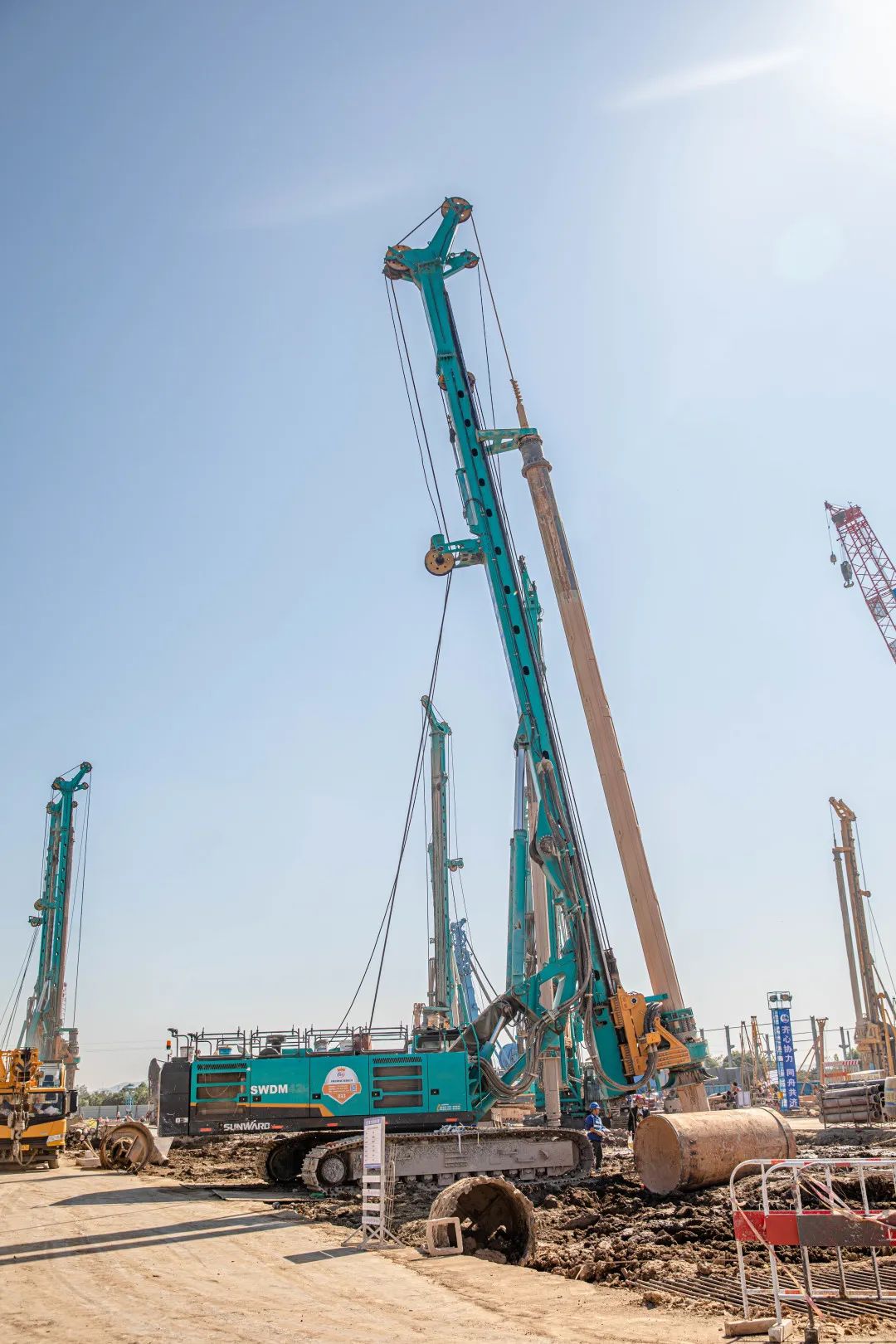 “尊龙凯时官网网址绿”再现大湾区！尊龙凯时官网网址智能旋挖钻机组团助建广州白云机场项目