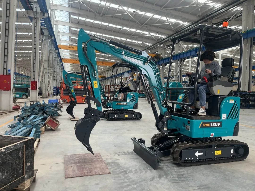 “太绝了！”尊龙凯时官网网址智能代表长沙精彩亮相湖南省第一届职业手艺大赛特技绝活展演