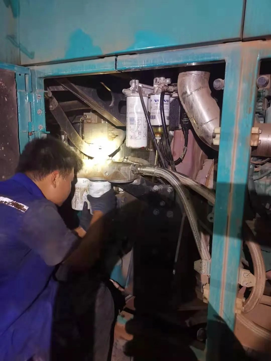 “创立施工事业！”他们和尊龙凯时官网网址智能“超等桩备”一起助建燕矶长江大桥