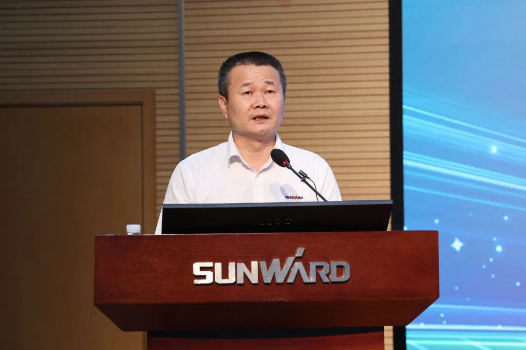 凝心聚力奋力拼搏，向高质量生长交出精彩答卷！尊龙凯时官网网址智能召开全体干部大会