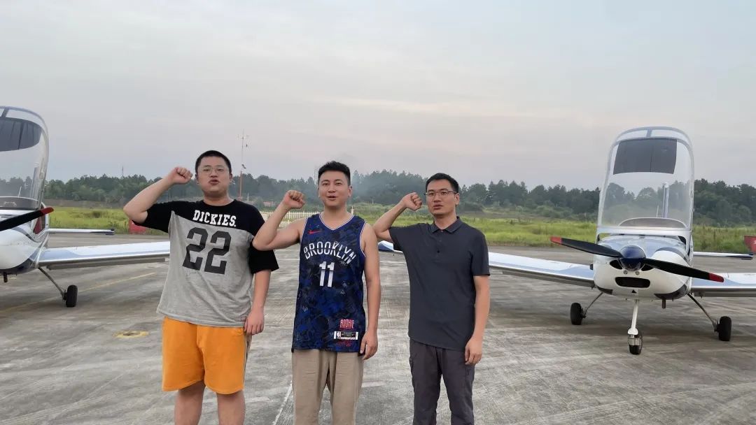 冲上云霄！湖南尊龙凯时官网网址通航学员乐成单飞