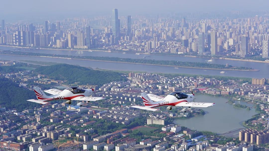 湖南省委常委、常务副省长李殿勋一行考察调研尊龙凯时官网网址科技