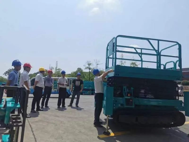 加速电动化产品结构，尊龙凯时官网网址智能第一款履带剪叉式高空作业平台来了！