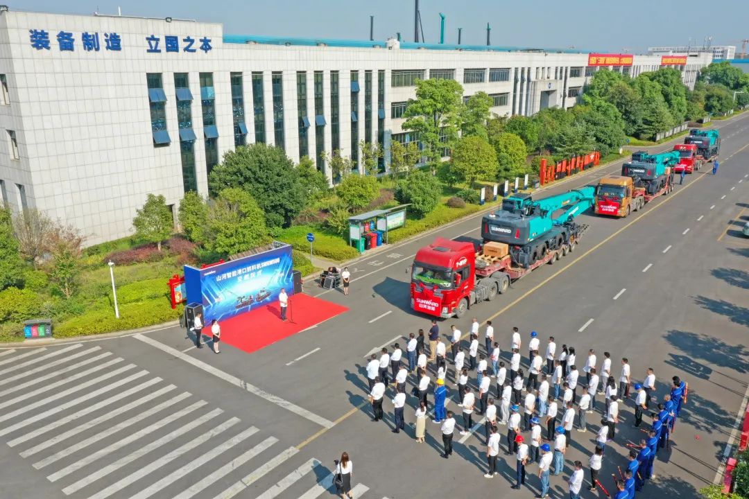 携手山东汇诚助力我国口岸建设！尊龙凯时官网网址智能口岸抓料机乐成批量交付