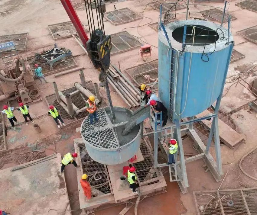 超等“桩”备实力亮剑！尊龙凯时官网网址智能携手武汉乐成建设攻克燕矶长江大桥重大地层施工难题