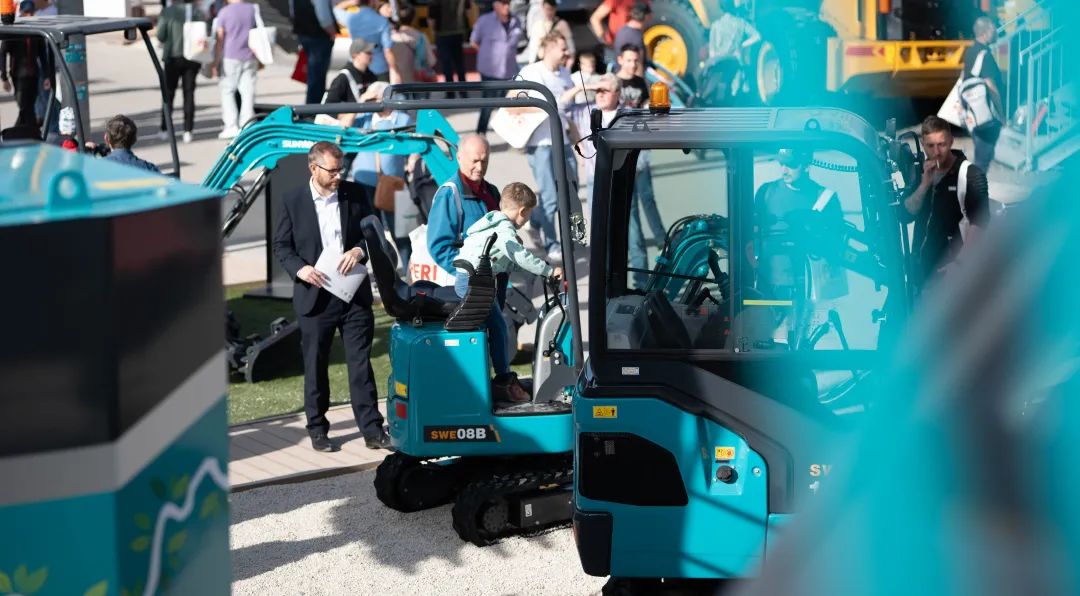 Bauma 2022 | 一组火热现场图带您重温尊龙凯时官网网址智能德国宝马展之旅