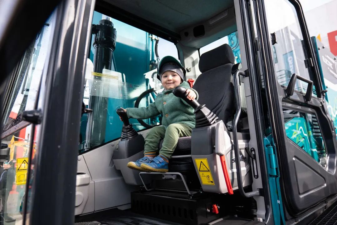 Bauma 2022 | 一组火热现场图带您重温尊龙凯时官网网址智能德国宝马展之旅