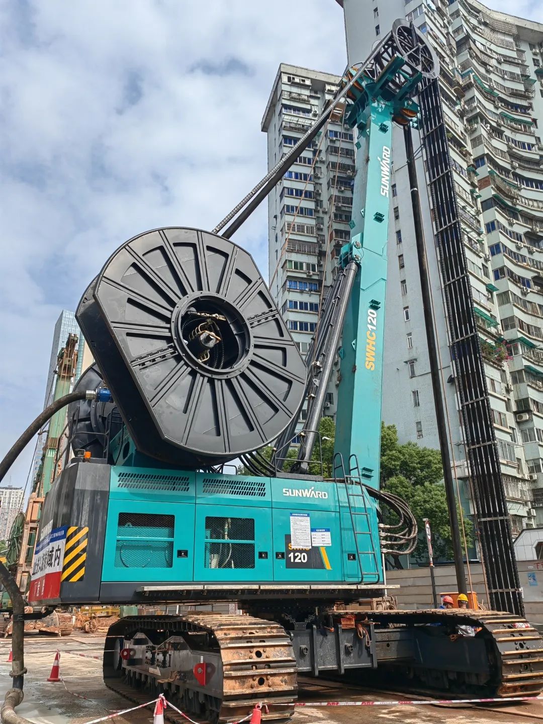 首战创佳绩！尊龙凯时官网网址智能双轮铣槽机助建长沙地铁7号线