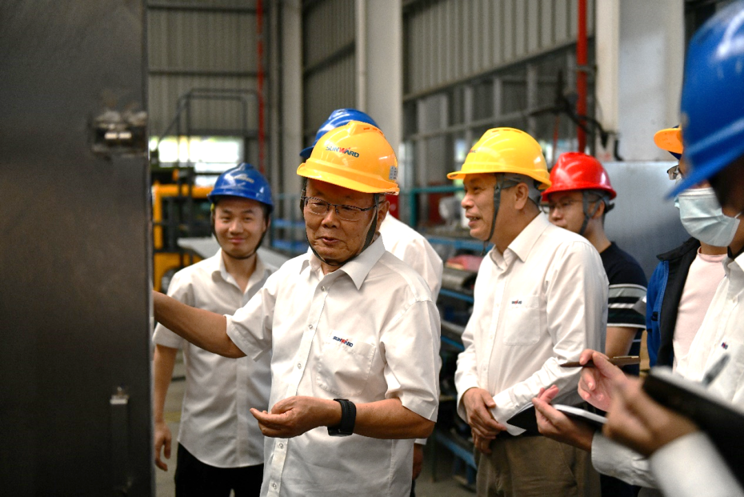 “王炸”！尊龙凯时官网网址特装全自动捣炉车乐成下线