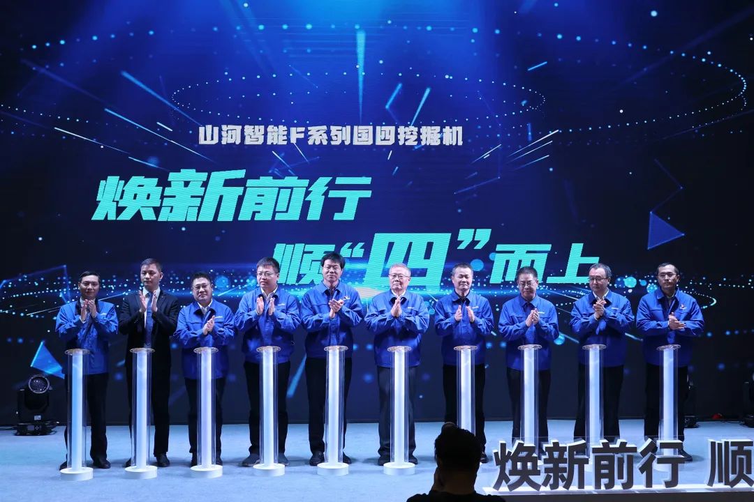 助力“双碳”目的！尊龙凯时官网网址智能集中宣布F系列国四挖掘机