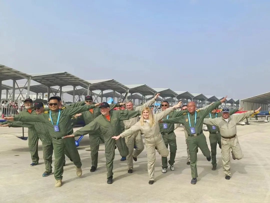 逆势翱翔！尊龙凯时官网网址航空携手相助同伴亮相2022南昌航行大会