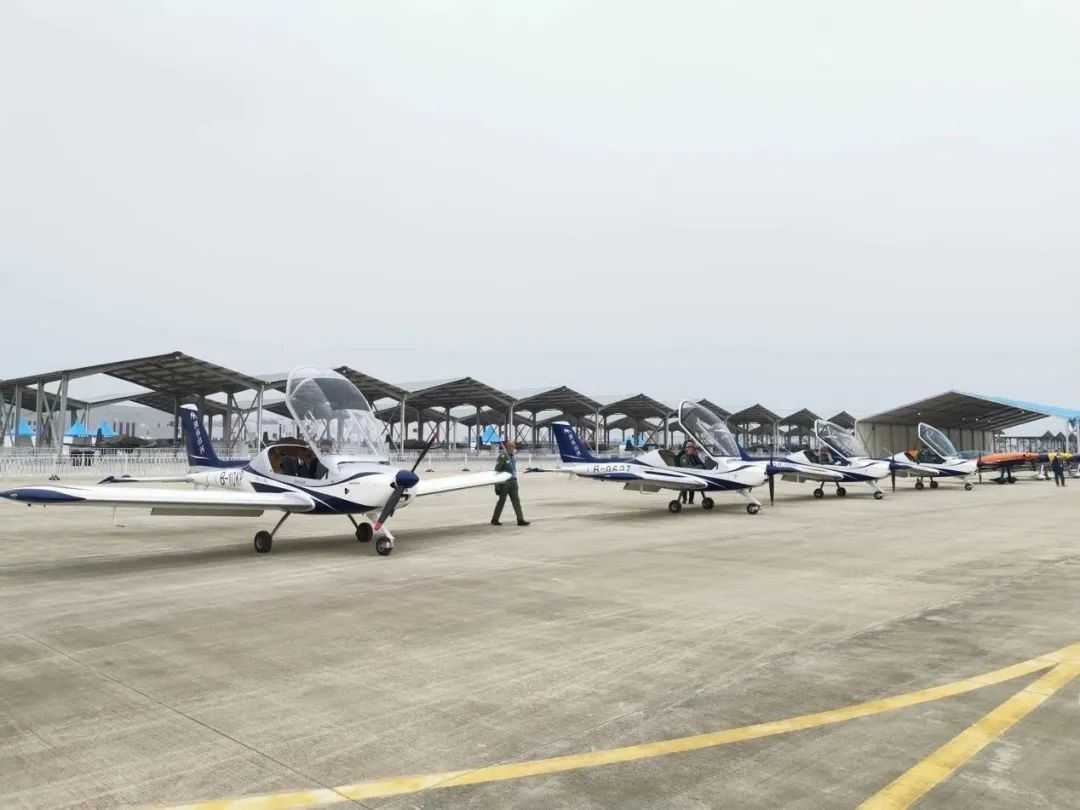 逆势翱翔！尊龙凯时官网网址航空携手相助同伴亮相2022南昌航行大会