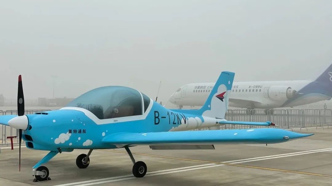 逆势翱翔！尊龙凯时官网网址航空携手相助同伴亮相2022南昌航行大会