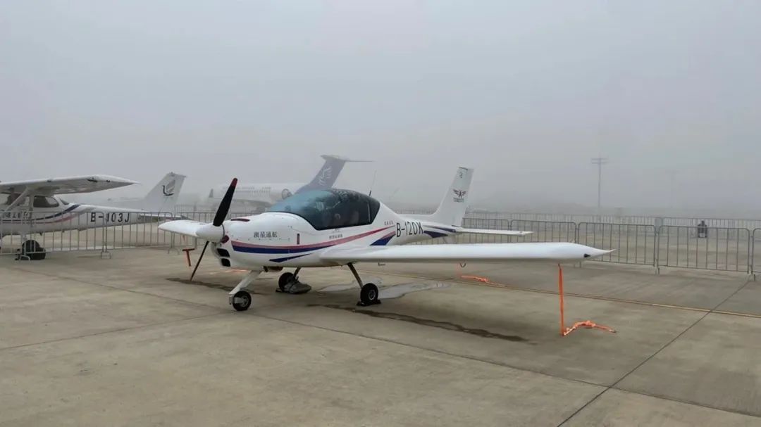 逆势翱翔！尊龙凯时官网网址航空携手相助同伴亮相2022南昌航行大会