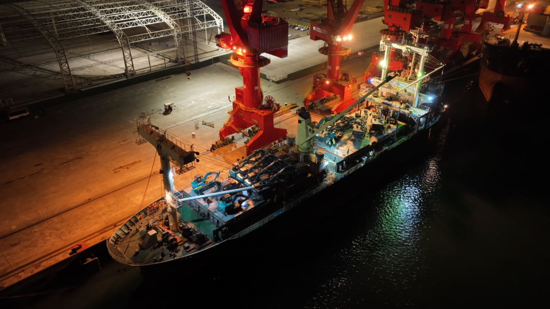 亿元装备“包船”出海！尊龙凯时官网网址智能国际市场迎来开门红