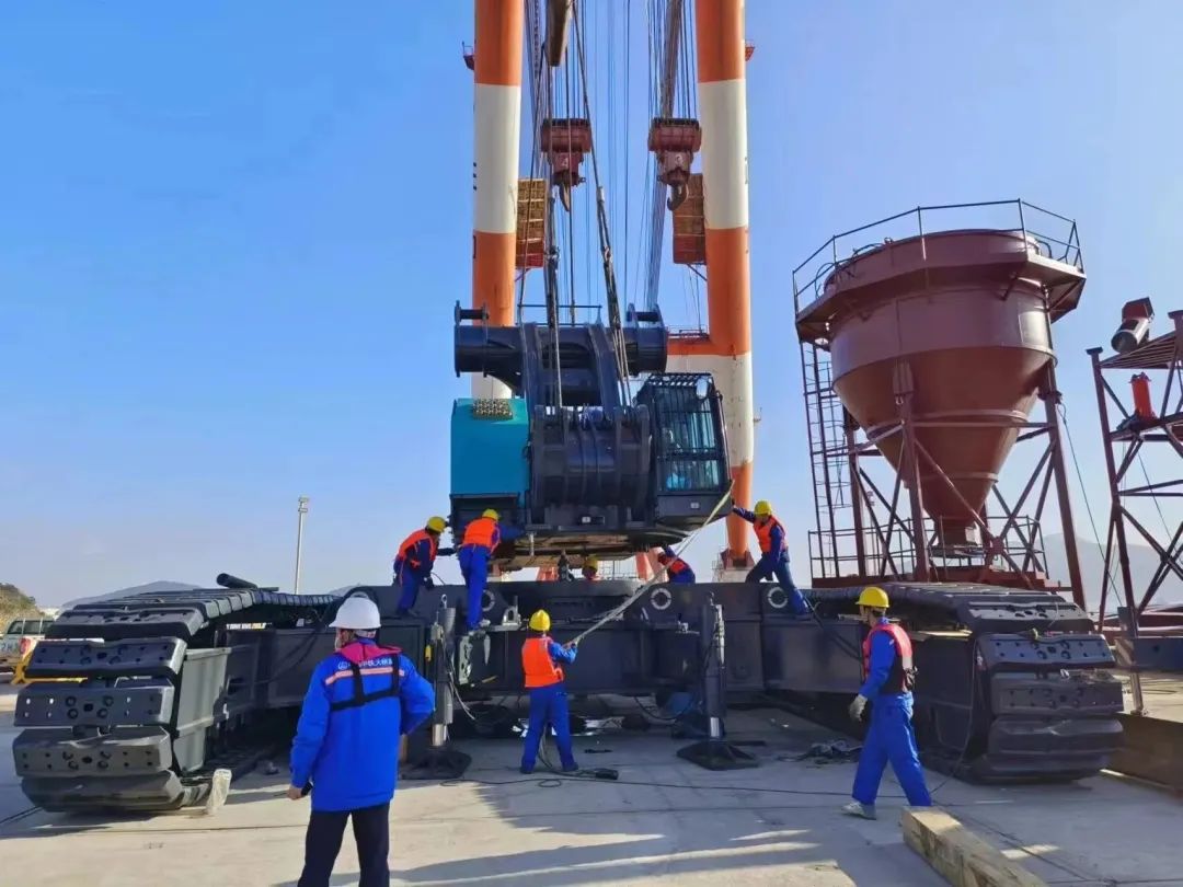 首桩开钻！尊龙凯时官网网址智能超等旋挖实力助建天下最大跨度公铁两用大桥