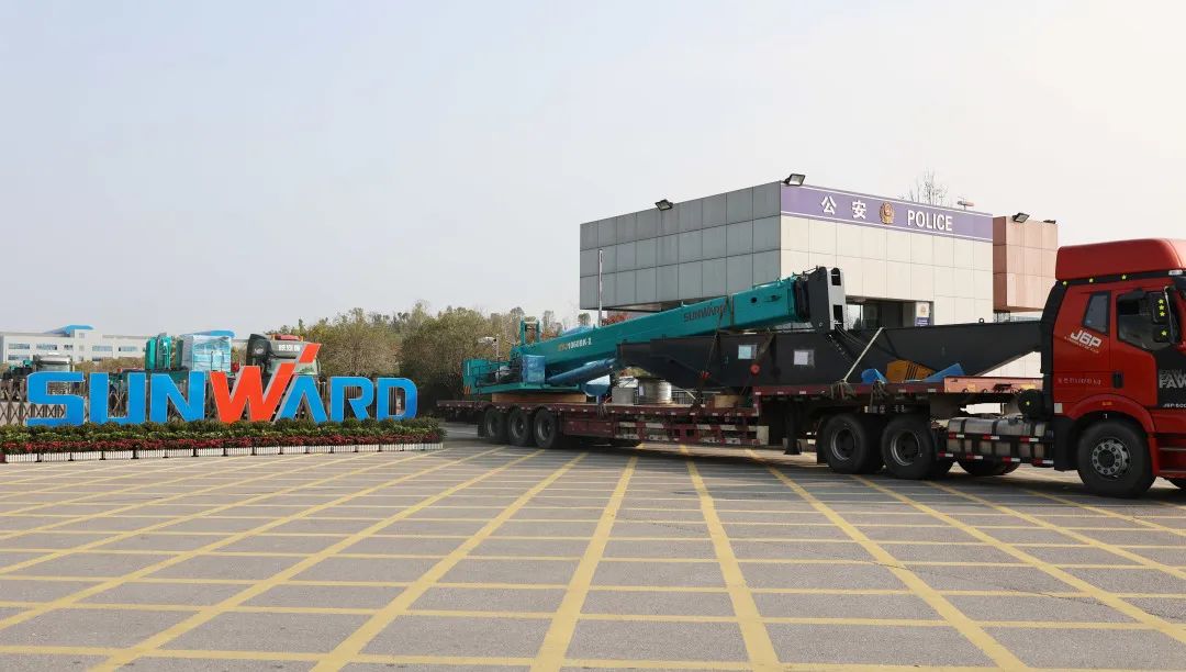 喜迎龙仰面！尊龙凯时官网网址智能大吨位PDP工法引孔式静力压桩机出征哥伦比亚