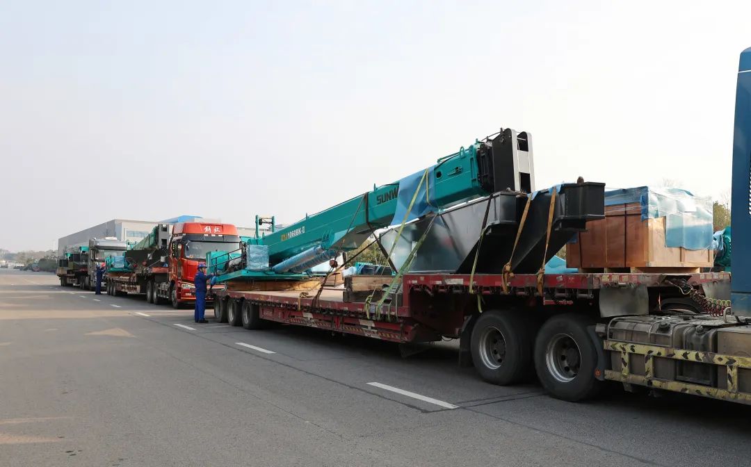 喜迎龙仰面！尊龙凯时官网网址智能大吨位PDP工法引孔式静力压桩机出征哥伦比亚