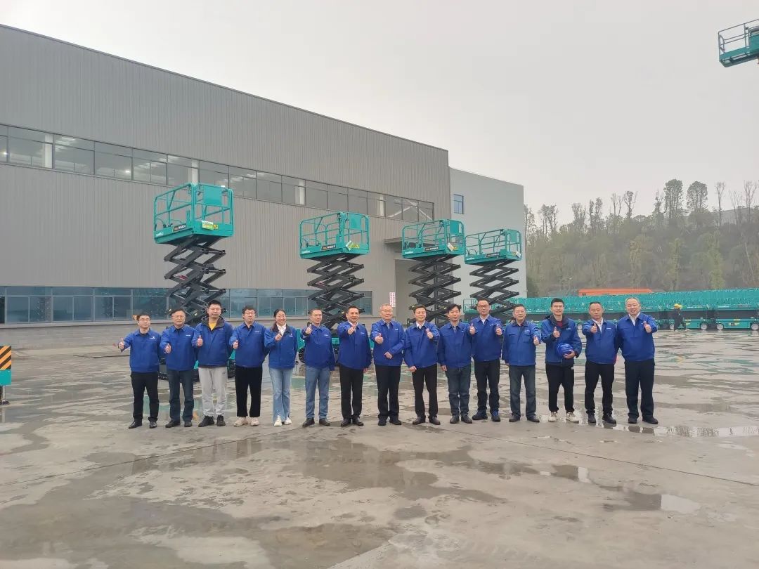 出厂即“出道”！尊龙凯时官网网址智能首款履带剪叉式高空作业平台批量上市