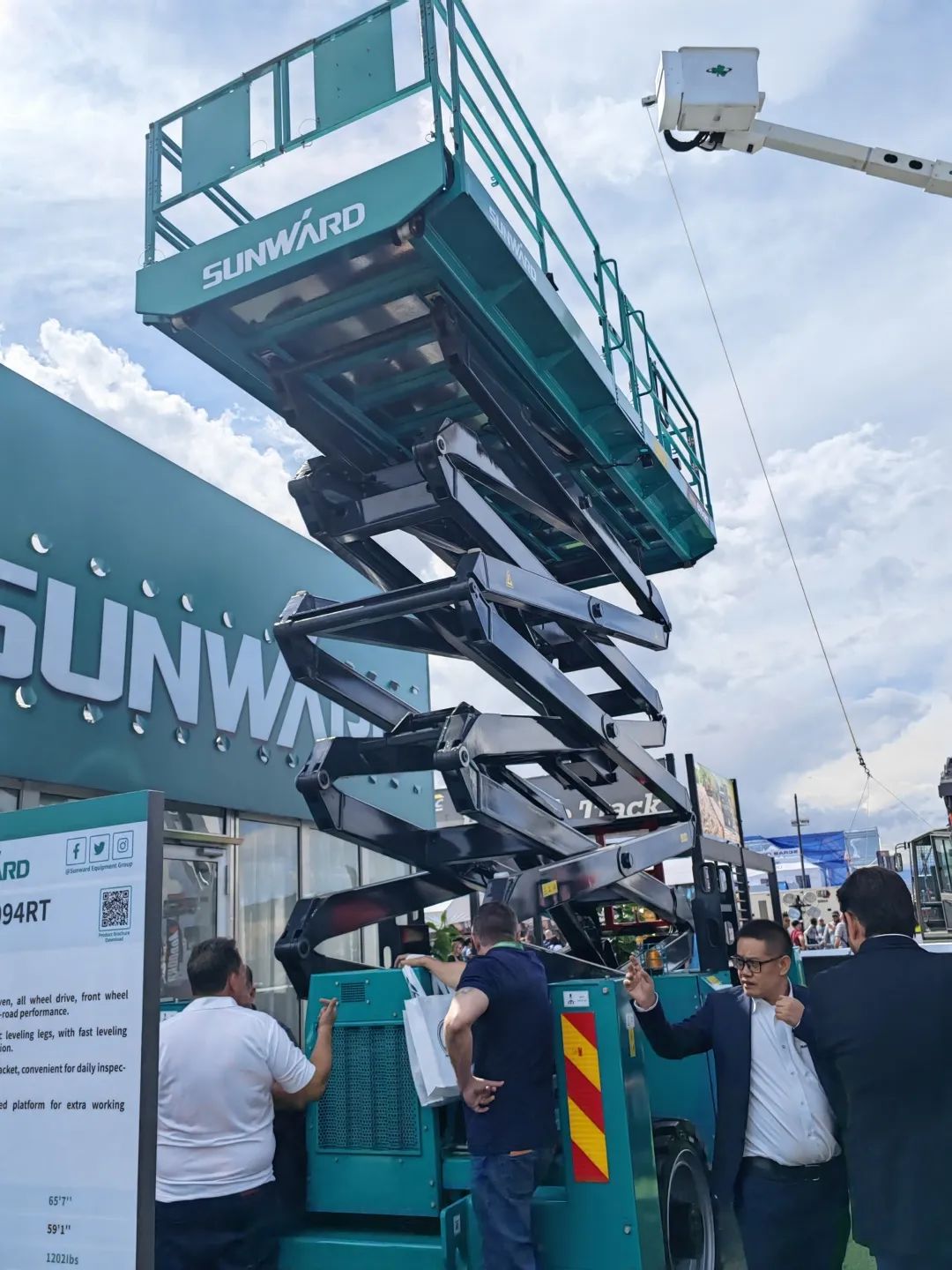 拉展直播 | 尊龙凯时官网网址智能高空精品亮相2023美国拉展，哪款是你的最爱？