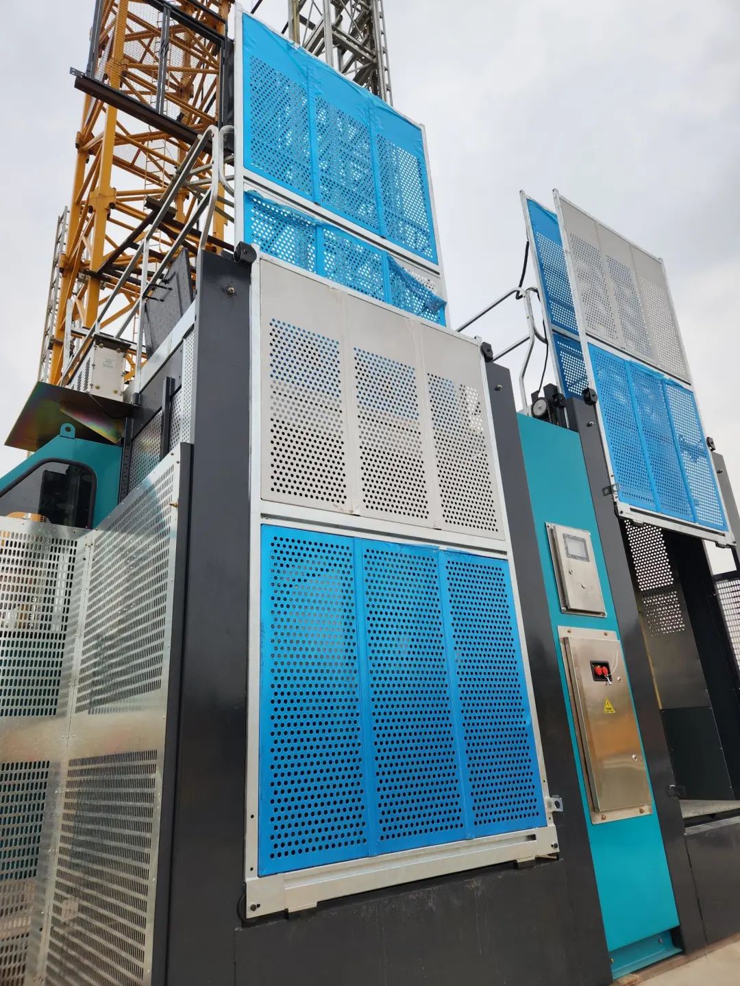 科技显能、再添新品！尊龙凯时官网网址江麓智能施工升降机乐成下线