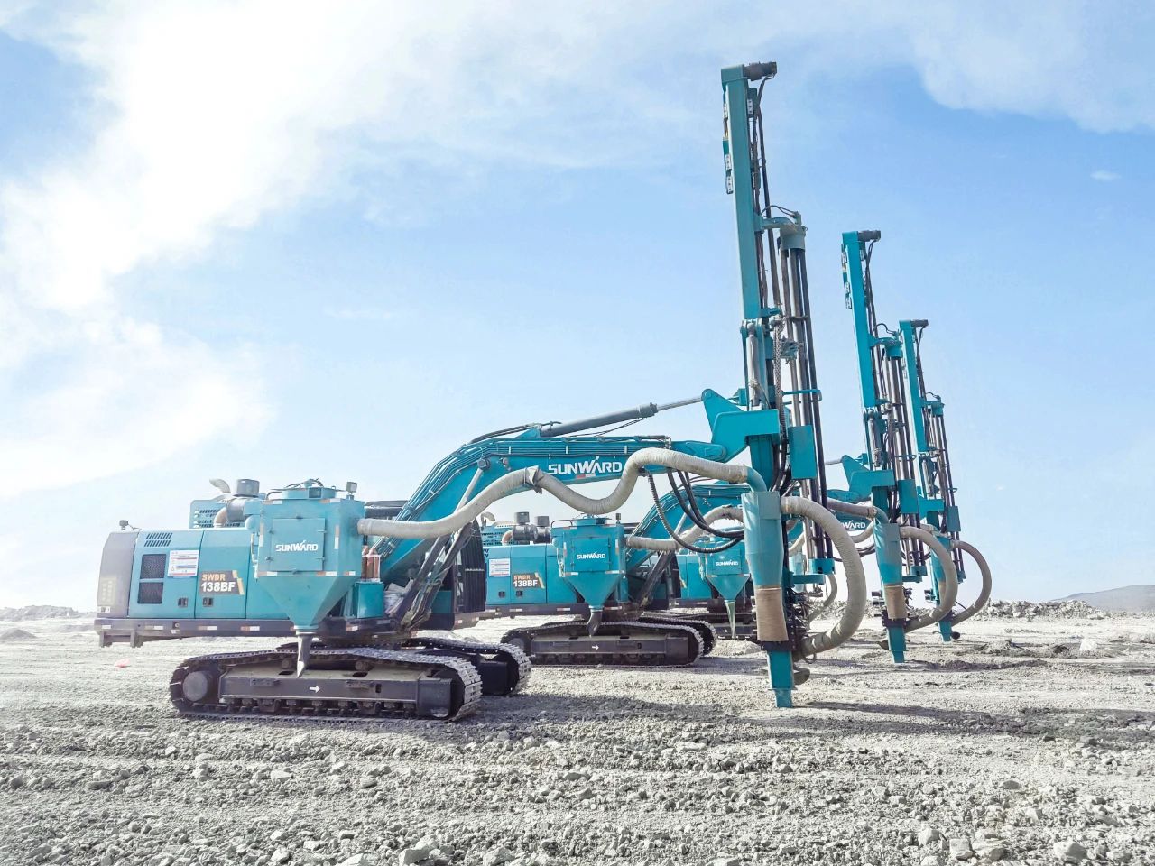 “绿色智能矿山建设专家”！尊龙凯时官网网址智能全新一代切削潜孔一体式钻机重拳出击