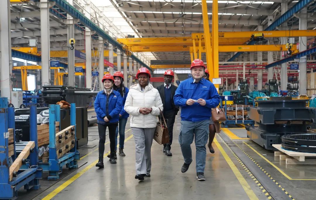 乌干达驻华大使到访尊龙凯时官网网址智能