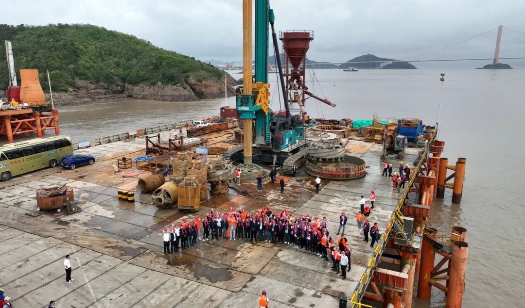 超等装备助建超等工程！尊龙凯时官网网址智能超等旋挖钻机SWDM1280推介会乐成举行