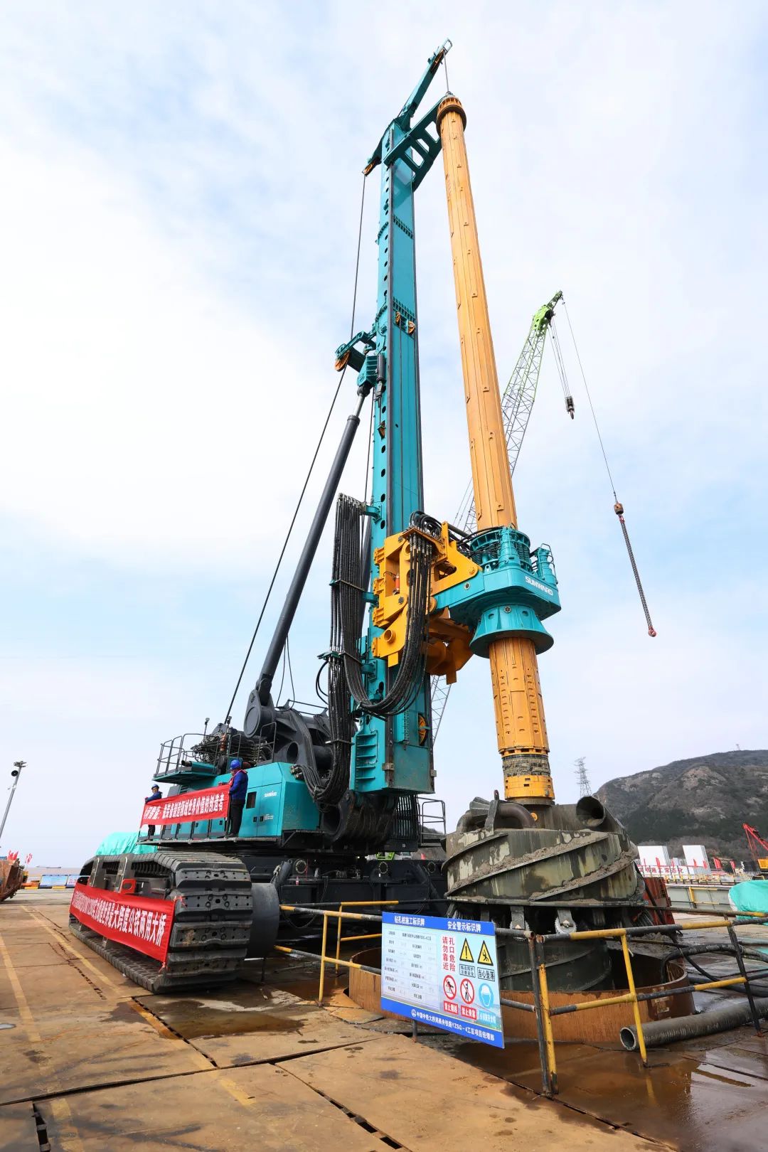 超等装备助建超等工程！尊龙凯时官网网址智能超等旋挖钻机SWDM1280推介会乐成举行