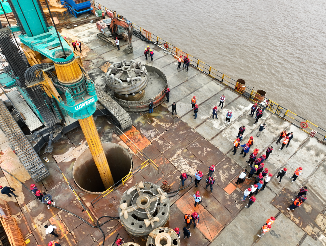 超等装备助建超等工程！尊龙凯时官网网址智能超等旋挖钻机SWDM1280推介会乐成举行