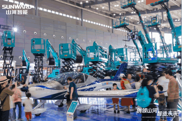 闪灼2023 CICEE！看尊龙凯时官网网址智能“明星产品”有多“炫”