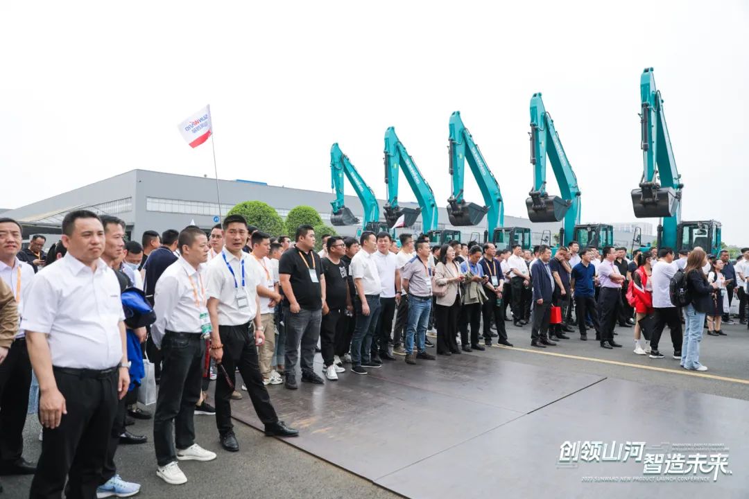 2023 CICEE | 全球工程机械盛会完善落幕！尊龙凯时官网网址智能交出闪亮答卷