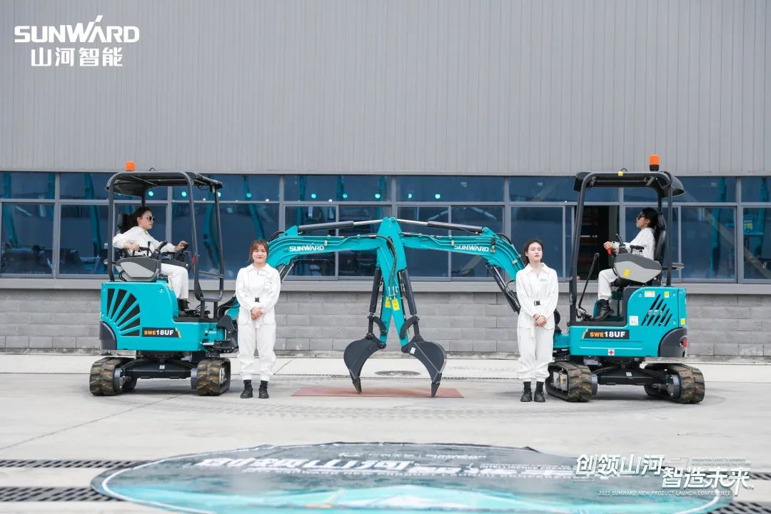 精品出击、互动一直！尊龙凯时官网网址智能F系列挖掘机闪灼长沙展