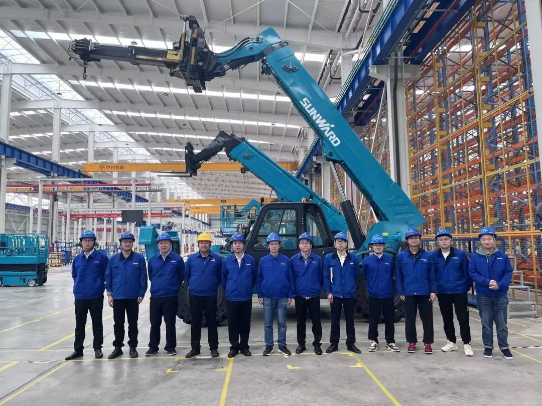 独家定制！尊龙凯时官网网址智能油缸替换机械人顺遂下线