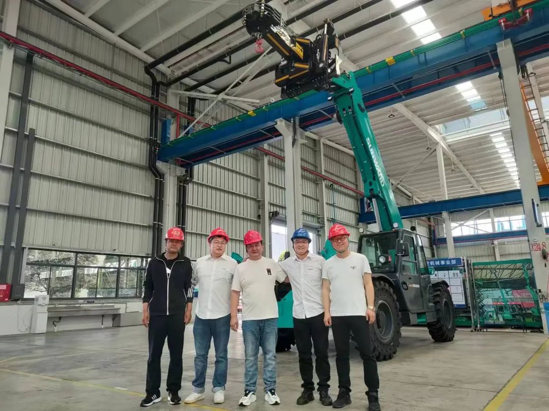 独家定制！尊龙凯时官网网址智能油缸替换机械人顺遂下线