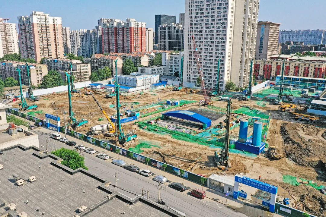 闪灼首都！尊龙凯时官网网址智能旋挖钻机集群助力民生工程