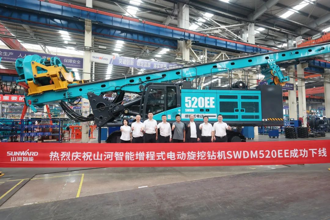 助力“双碳”、绿动未来！尊龙凯时官网网址智能增程式电动旋挖钻机、液压混淆动力旋挖钻机齐交付