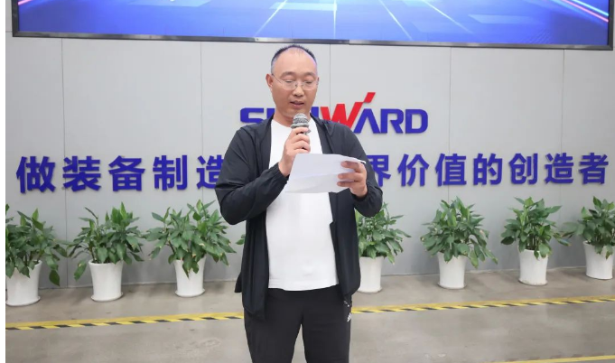 助力“双碳”、绿动未来！尊龙凯时官网网址智能增程式电动旋挖钻机、液压混淆动力旋挖钻机齐交付