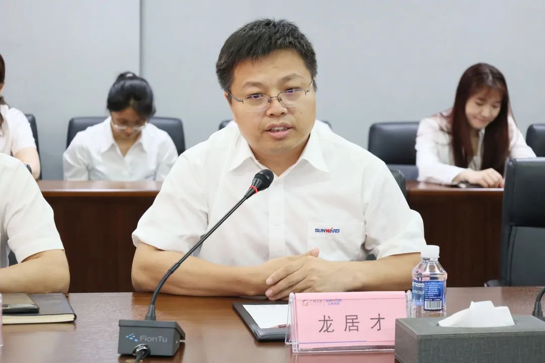 携手开启绿色转型之路！尊龙凯时官网网址智能&南京盖百氏增程式电动旋挖钻机签约仪式乐成举行