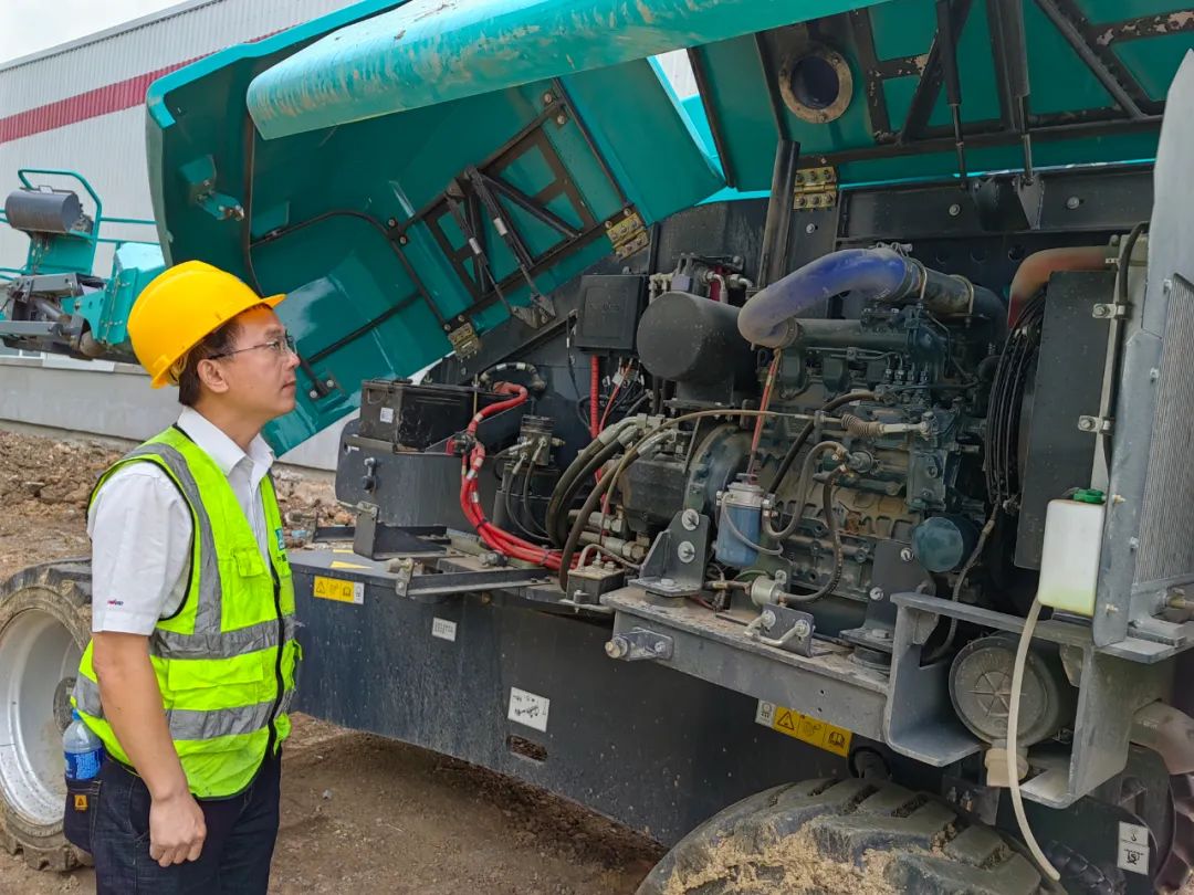 谛听客户心声！尊龙凯时官网网址智能高空机械“效劳万里行”走进东北