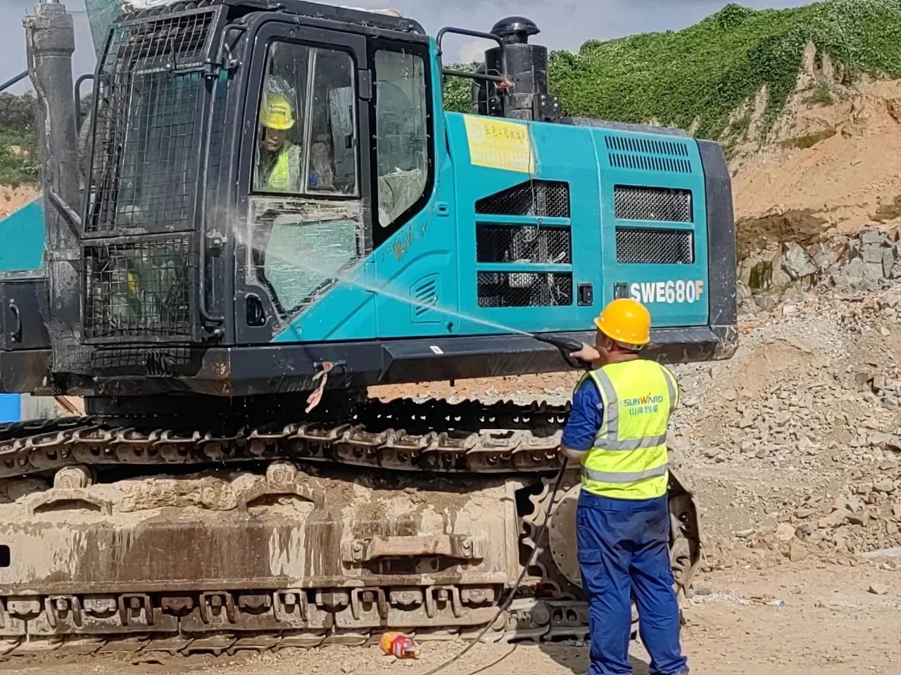 步履一直，效劳不止！尊龙凯时官网网址智能挖掘机效劳万里行火热举行中