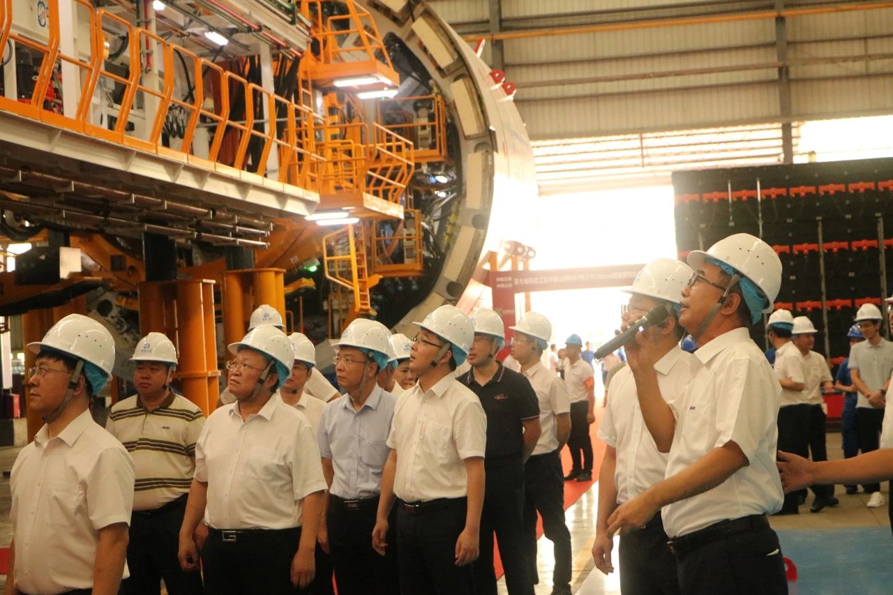 中铁尊龙凯时官网网址粤港澳大湾区首台大直径双模盾构机乐成下线