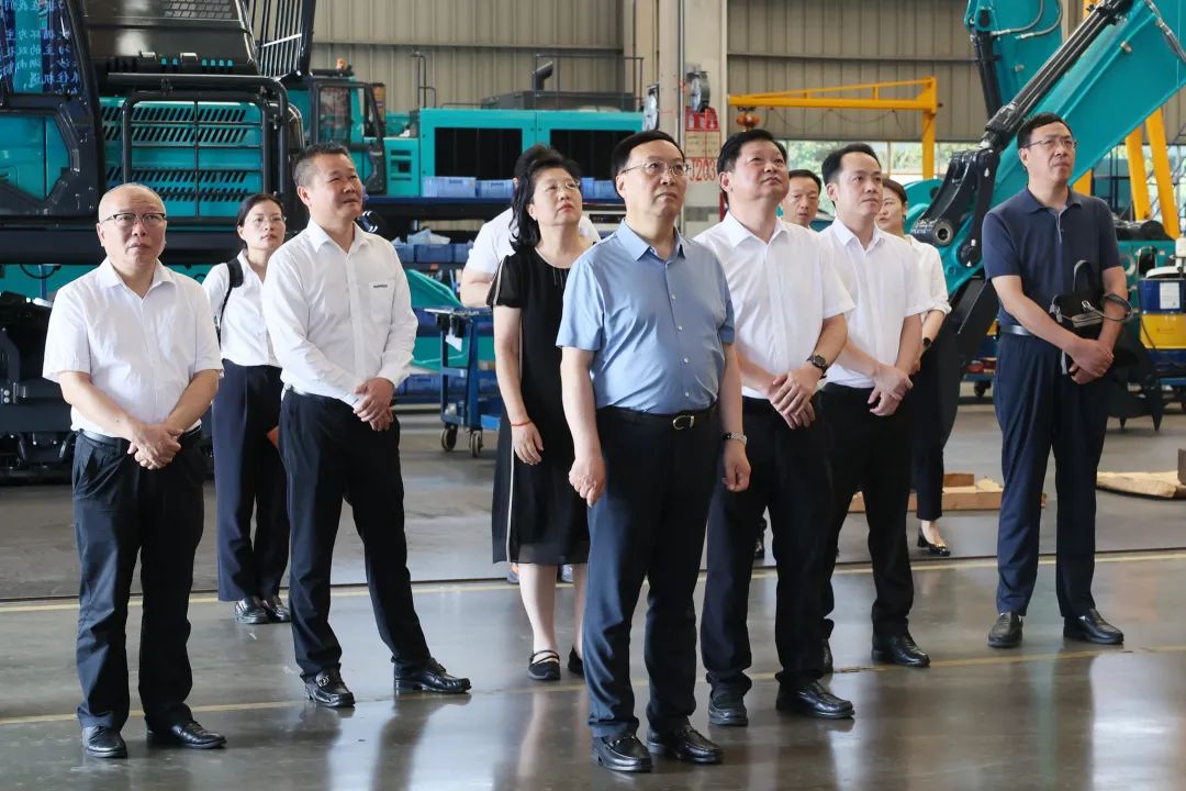 中宣部社科领域专家学者到尊龙凯时官网网址智能调研高质量生长