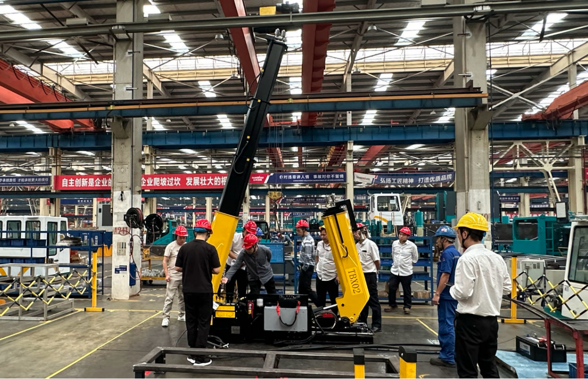 尊龙凯时官网网址智能首套抬拨线作业装置通过国家铁路系统准入判断