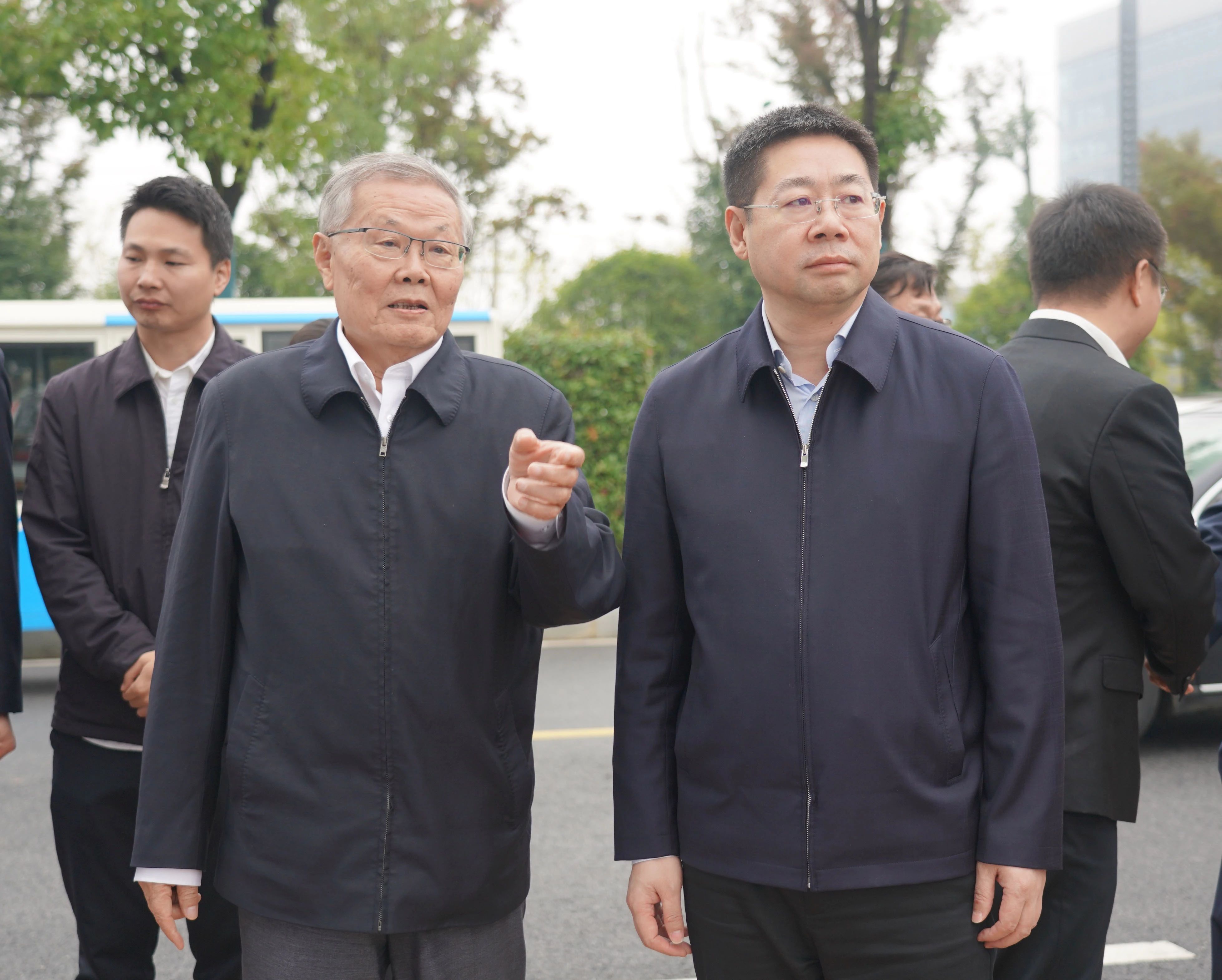 天下节水办主任蒋牧宸调研尊龙凯时官网网址智能节水事情