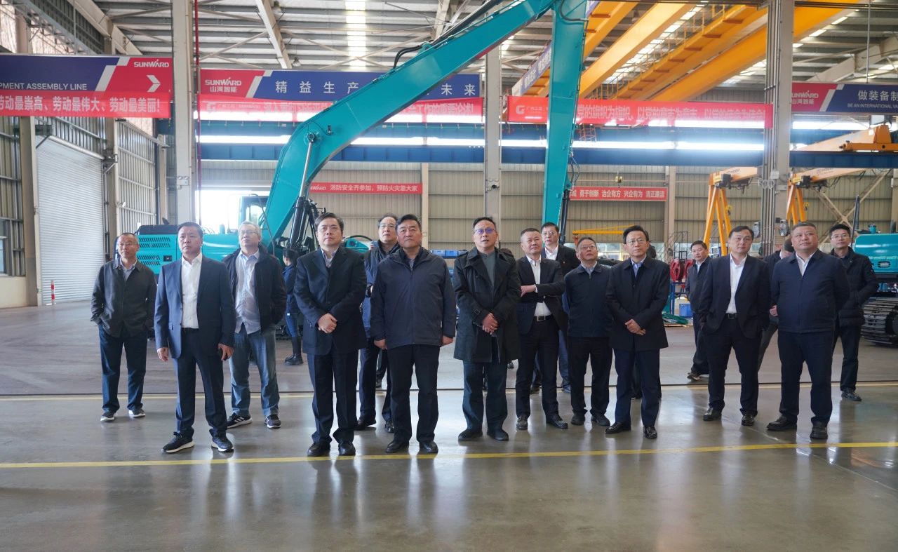 聚焦装备再制造！上海市政协副主席、党组副书记肖贵玉带队调研尊龙凯时官网网址智能