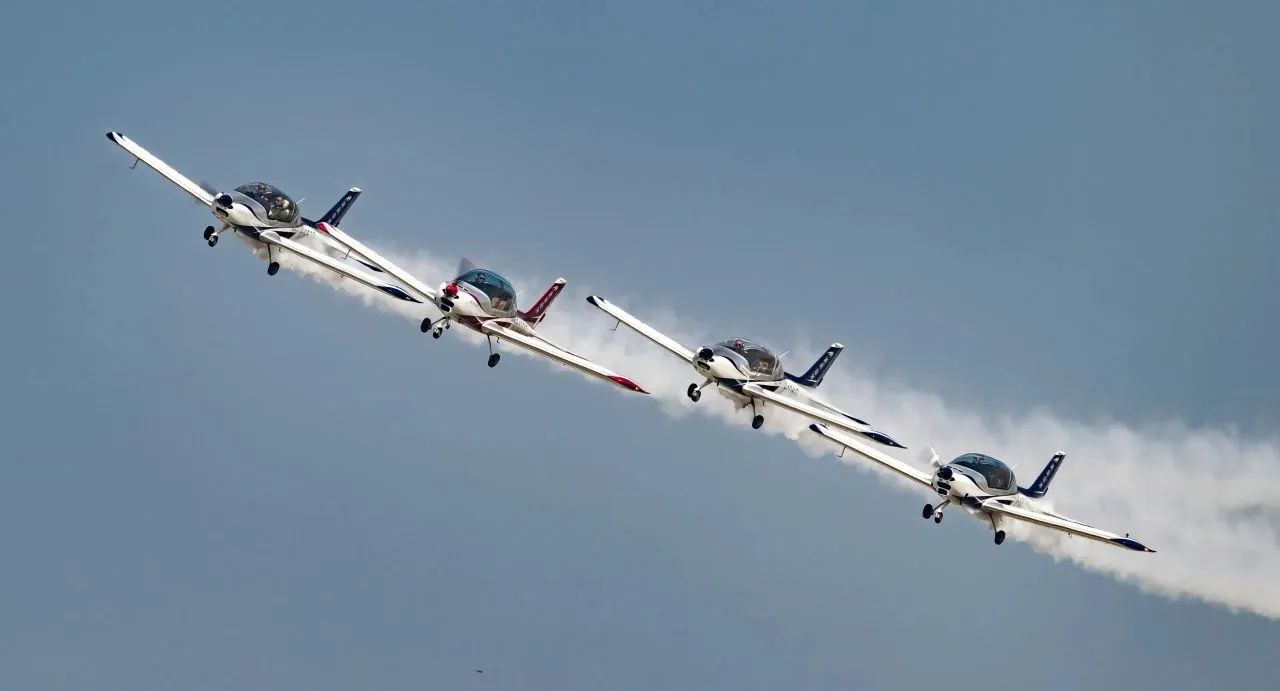 央媒聚焦！一起见证首届亚洲通用航空展上的尊龙凯时官网网址风范